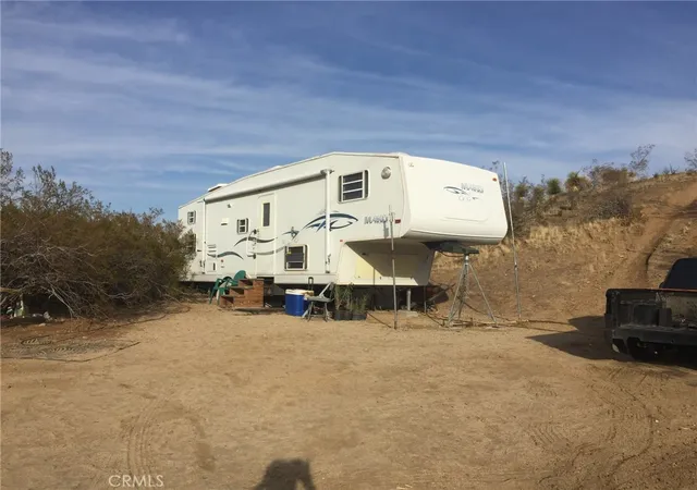 3rd image of 6719 Deep Creek Rd, Apple Valley, CA 92308 | MLS# HD25099153