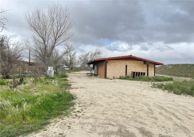 1st image of 15981 Gaskell Rd, Rosamond, CA 93560 | MLS# SW25014578