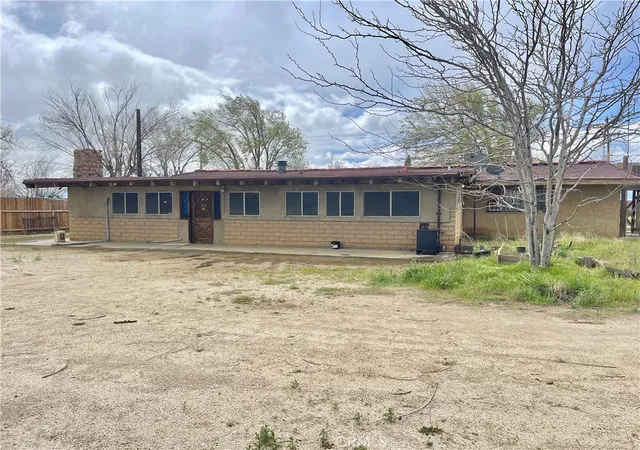 Photo 4 of Single family home for sale at 15981 Gaskell Rd, Rosamond, CA 93560 | MLS# SW25014578 | Listing updated on 2026-09-12