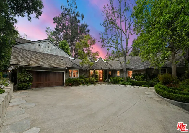 Photo 2 of Single family home for sale at 2576 Benedict Cyn Dr, Beverly Hills, CA 90210 | MLS# 25534991 | Listing updated on 2026-05-19