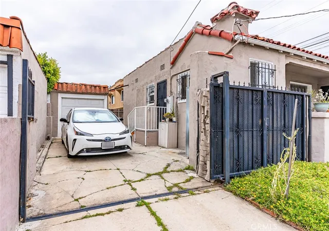 4th image of 8462 S Denker Ave, Los Angeles, CA 90047 | MLS# PW25102036