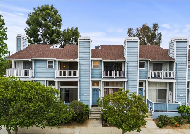 1st image of 21912 Hiawatha St #2, Chatsworth, CA 91311 | MLS# SR25102071