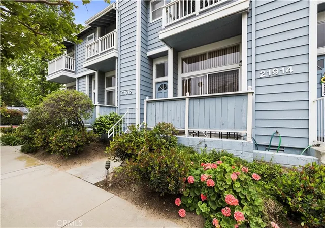 2nd image of 21912 Hiawatha St #2, Chatsworth, CA 91311 | MLS# SR25102071
