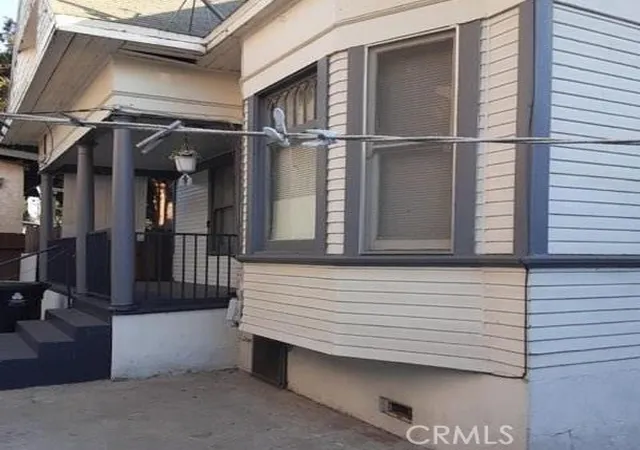 2nd image of 1038 W 21st St, Los Angeles, CA 90007 | MLS# CV25101490