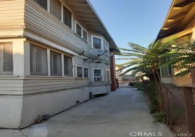 7th image of 1038 W 21st St, Los Angeles, CA 90007 | MLS# CV25101490