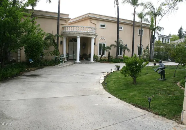 2nd image of 500 Georgian Rd, La Canada Flintridge, CA 91011 | MLS# P1-22177