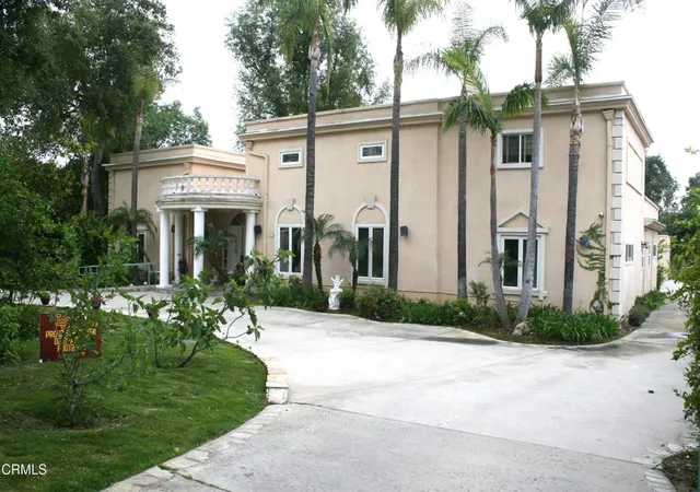3rd image of 500 Georgian Rd, La Canada Flintridge, CA 91011 | MLS# P1-22177