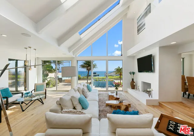 Homes for sale in Malibu, CA | 31522 Broad Beach Rd, Malibu, CA 90265 | MLS# 25538043