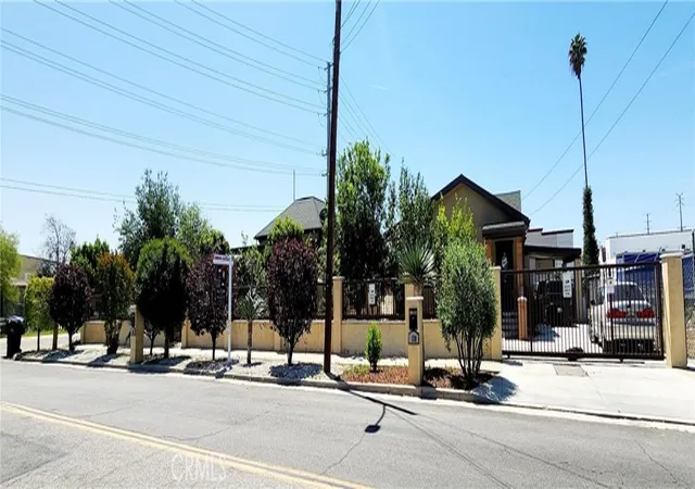 Homes for sale in Riverside, CA | 3112 1st St, Riverside, CA 92507 | MLS# CV25108199