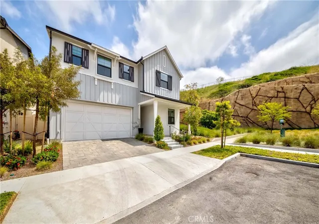 Photo 2 of Single family home for sale at 1613 Veridian Ln, San Pedro, CA 90732 | MLS# SB25108457 | Listing updated on 2026-04-30