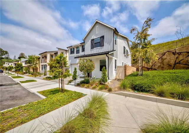 Photo 3 of Single family home for sale at 1613 Veridian Ln, San Pedro, CA 90732 | MLS# SB25108457 | Listing updated on 2026-04-30