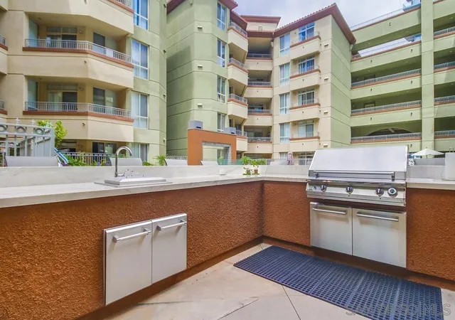 2nd image of 1501 Front St, San Diego, CA 92101