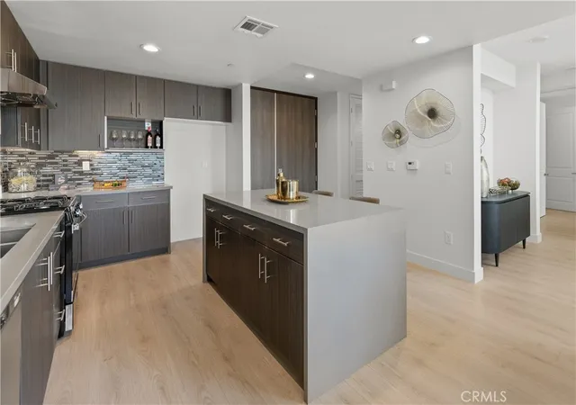 Listing Photo 4 - Condo for sale in building located at 168 S Monterey St, Alhambra, CA 91801 - Unit #501