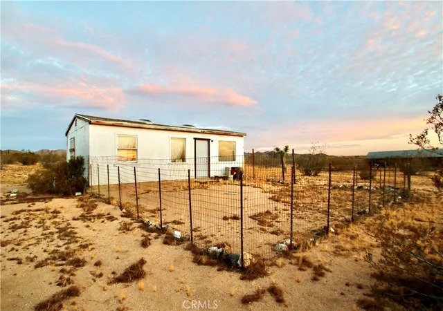 Homes for sale in Yucca Valley, CA | 177 Cherokee Trl, Yucca Valley, CA 92284 | MLS# JT25109103
