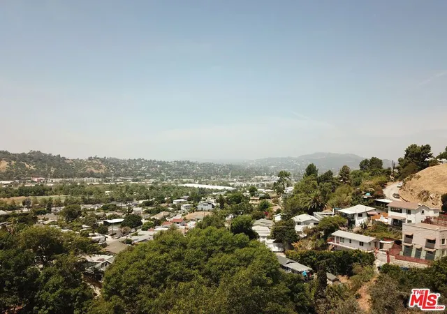 1st image of 1526 N Cliff Dr, Los Angeles, CA 90065 | MLS# 25540083