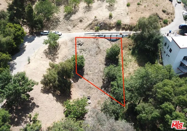2nd image of 1526 N Cliff Dr, Los Angeles, CA 90065 | MLS# 25540083