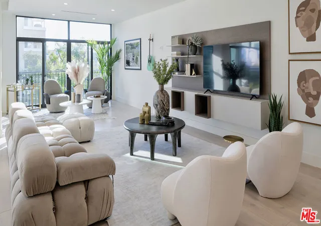 1st image of 425 N Palm Dr #403, Beverly Hills, CA 90210 | MLS# 25540019