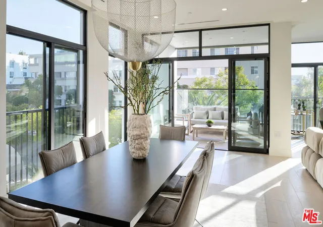 3rd image of 425 N Palm Dr #403, Beverly Hills, CA 90210 | MLS# 25540019