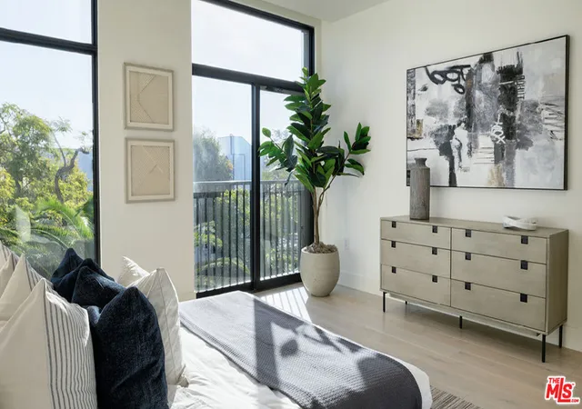 4th image of 425 N Palm Dr #403, Beverly Hills, CA 90210 | MLS# 25540019