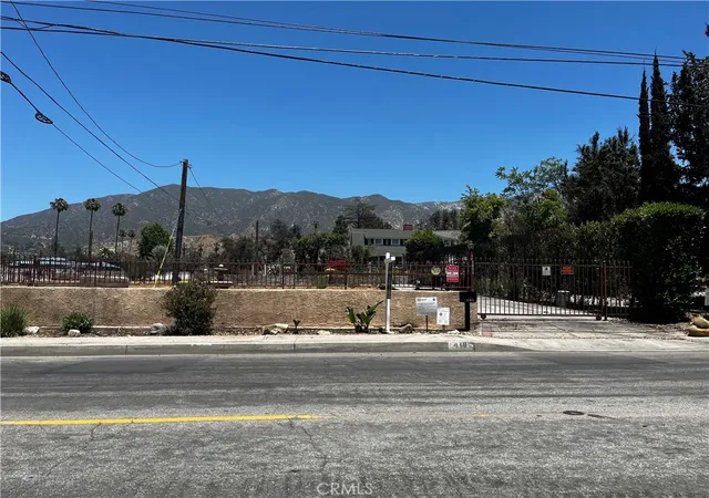 3rd image of 419 W Altadena Dr, Altadena, CA 91001 | MLS# SR25110920