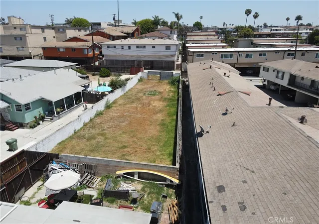 16th image of 802 N Market St, Inglewood, CA 90302 | MLS# SB25112824