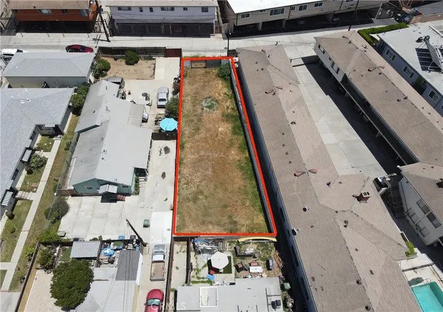 3rd image of 802 N Market St, Inglewood, CA 90302 | MLS# SB25112824