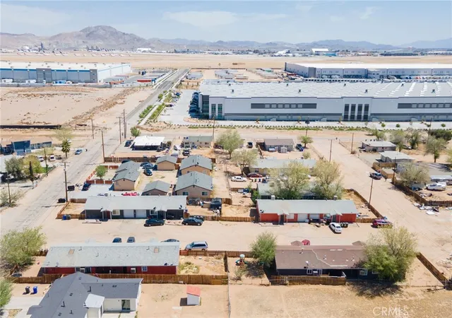 Listing Photo 4 - Condo for sale in building located at 12023 Chamberlaine Wy, Adelanto, CA 92301