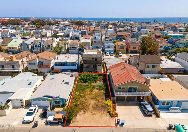 2nd image of 316 Santa Monica Dr, Oxnard, CA 93035 | MLS# V1-30117
