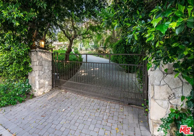 2nd image of 422 Parkwood Dr, Los Angeles, CA 90077 | MLS# 25541743
