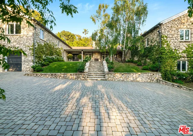 3rd image of 422 Parkwood Dr, Los Angeles, CA 90077 | MLS# 25541743
