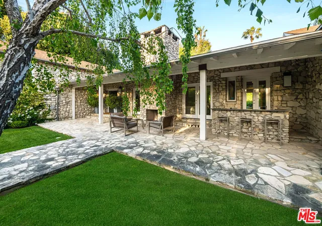 4th image of 422 Parkwood Dr, Los Angeles, CA 90077 | MLS# 25541743