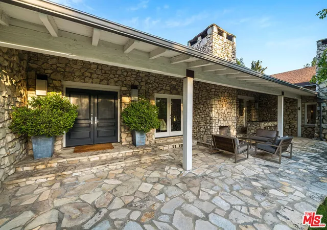5th image of 422 Parkwood Dr, Los Angeles, CA 90077 | MLS# 25541743