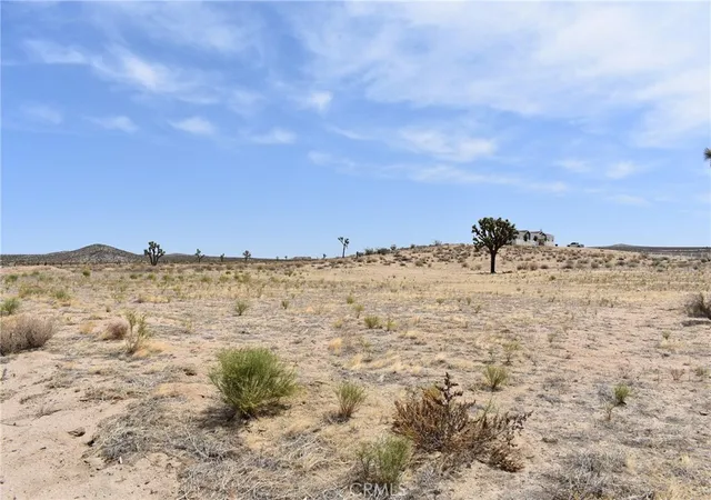 3rd image of 15500 Ave F8 E, Lancaster, CA 93535 | MLS# SR25119644