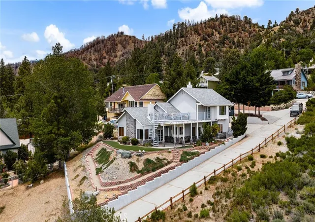 3rd image of 1116 Ca-2, Wrightwood, CA 92397 | MLS# CV25120554