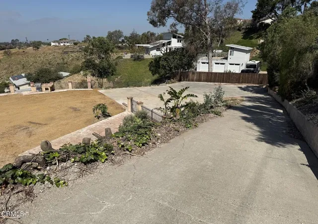 3rd image of 894 W Highland Dr, Camarillo, CA 93010 | MLS# V1-30291