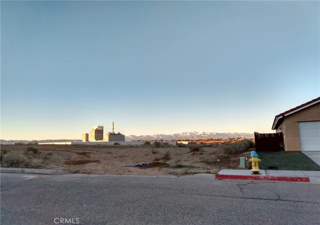 4th image of 13430 Jubilee Pl, Victorville, CA 92395 | MLS# TR25121732