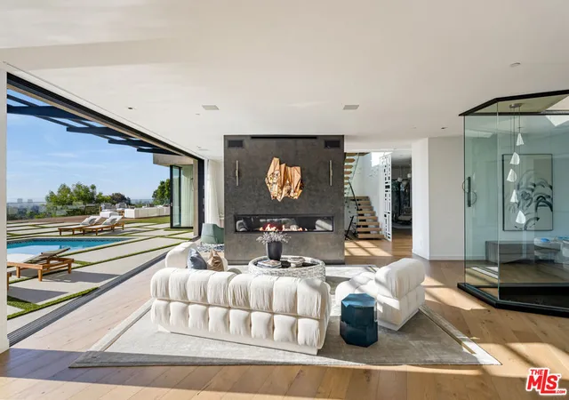 3rd image of 816 Glenmere Way, Los Angeles, CA 90049 | MLS# 25544437