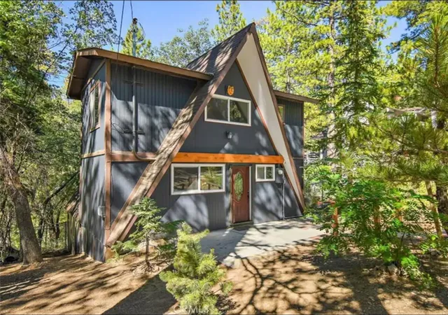 Homes for sale in Big Bear Lake, CA | 1144 Sheephorn Rd, Big Bear Lake, CA 92315 | MLS# IV25107864