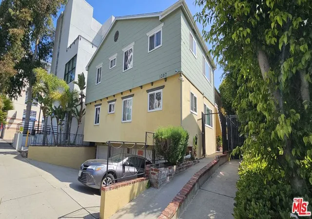 Homes for sale in Santa Monica, CA | 1307 15Th St, Santa Monica, CA 90404 | MLS# 25547121
