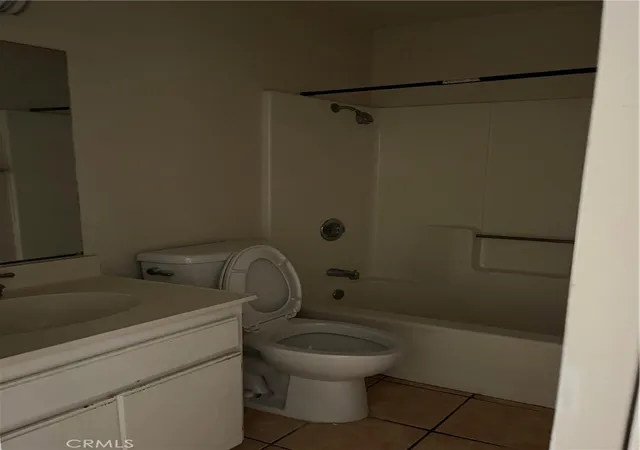 Listing Photo 2 - Condo for sale in building located at 1040 May Ln, Barstow, CA 92311 - Unit #