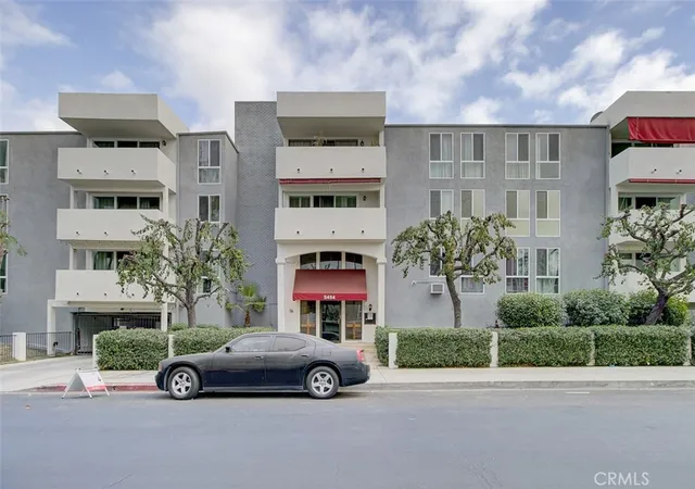 Homes for sale in Encino, CA | 5454 Zelzah Ave #215, Encino, CA 91316 | MLS# SR25124906