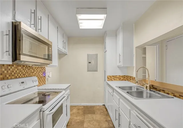 4th image of 5460 White Oak Ave #F105, Encino, CA 91316 | MLS# SR25126133