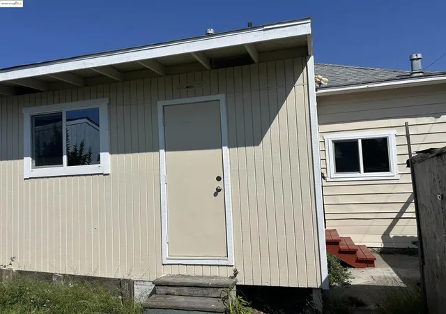 3rd image of 2017 27Th Ave, Oakland, CA 94601 | MLS# 41100629