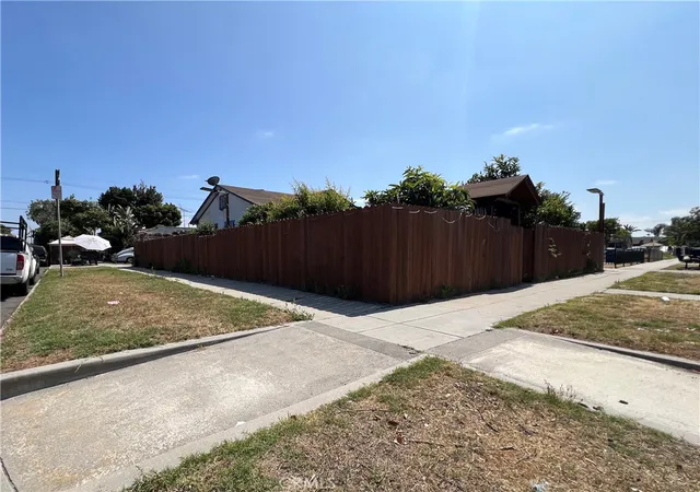 3rd image of 1500 W 52Nd, Los Angeles, CA 90062 | MLS# IV25128400