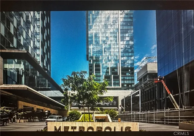 3rd image of 889 Francisco St #2601, Los Angeles, CA 90017 | MLS# WS25129430