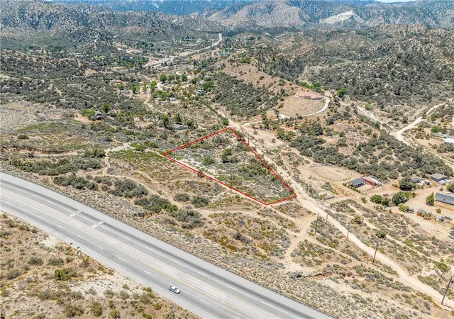 2nd image of 7939 Pipeline Road, Pinon Hills, CA 92372 | MLS# HD25133278