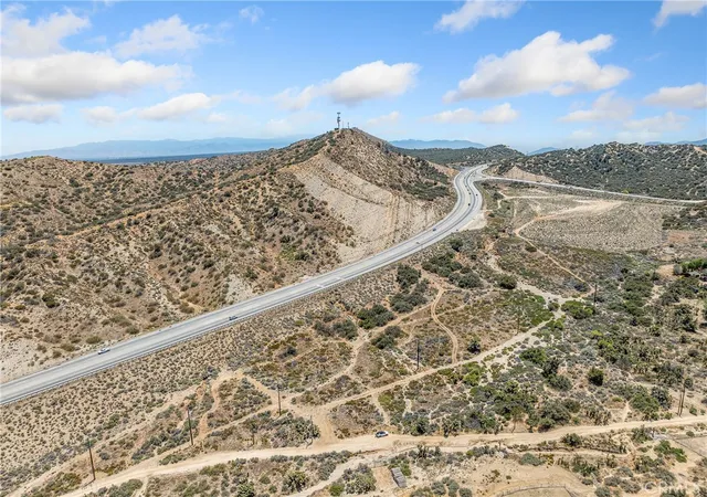 3rd image of 7939 Pipeline Road, Pinon Hills, CA 92372 | MLS# HD25133278