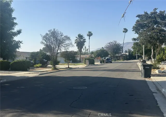 Photo 2 of Single family home for sale at 621 Brian St, Hemet, CA 92544 | MLS# IV25136299 | Listing updated on 2026-09-09