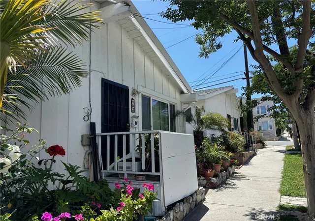 Photo 3 of Multi family home for sale at 989 W 2nd Street, San Pedro, CA 90731 | MLS# OC25136753 | Listing updated on 2026-09-23