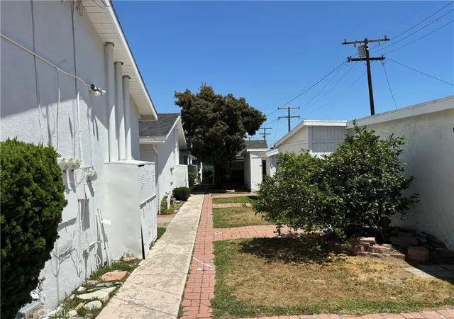 Photo 4 of House for sale at 989 W 2nd Street, San Pedro, CA 90731 | MLS# OC25136753 | Listing updated on 2026-09-23
